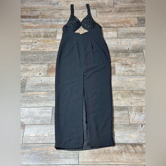 Elegant Black Evening Dress - Picture 6 of 13